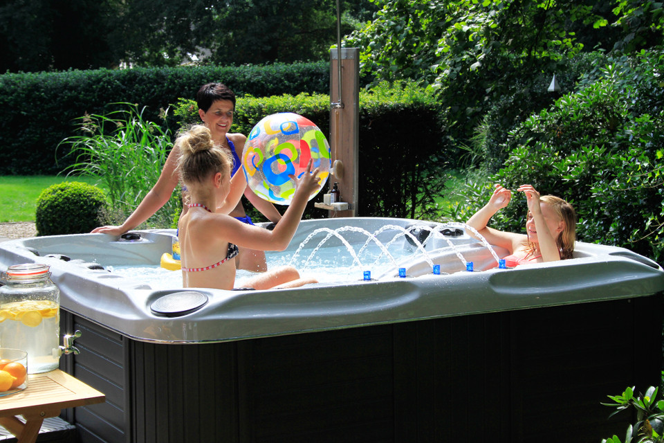 Portable equipped jacuzzi FELICITY MIGHTY WAVE